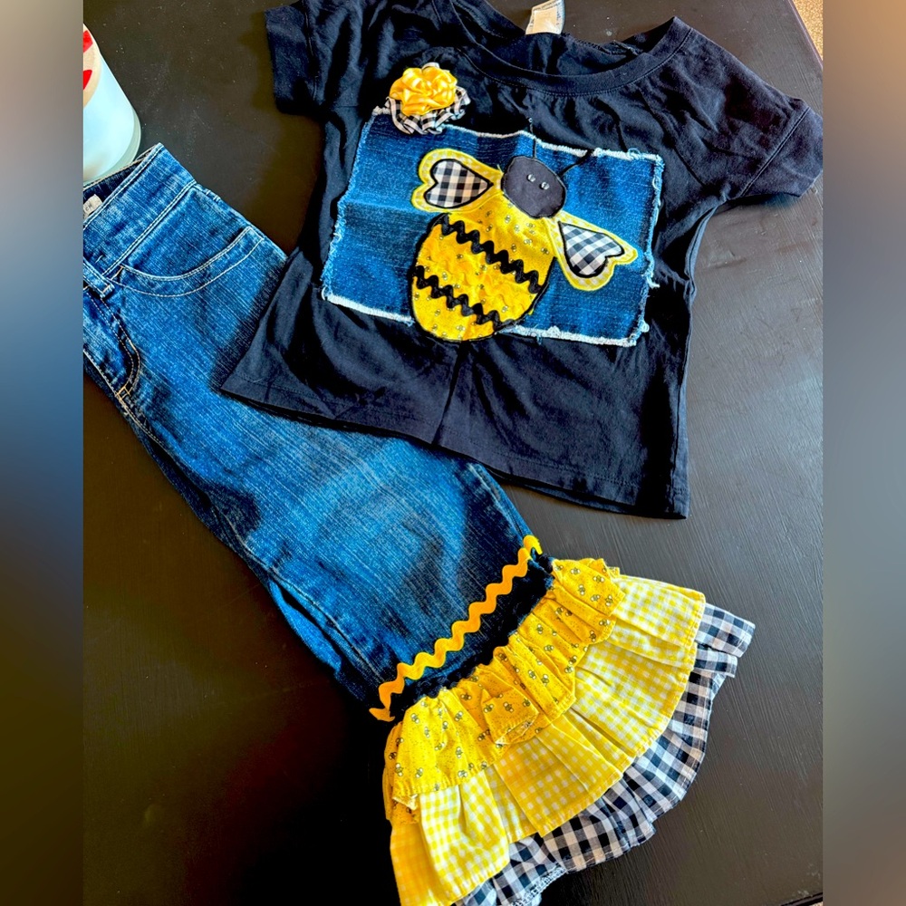 Girls custom boutique bumble bee set, size small (6/7)